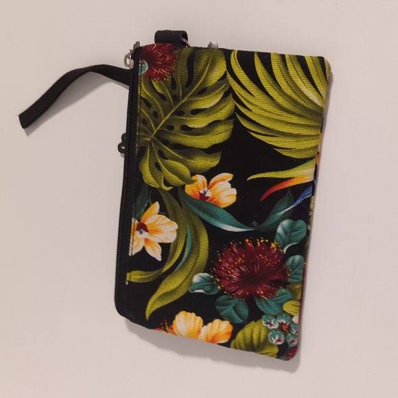 Hawaiian Print Wristlet Pouch - Picture 2 of 7